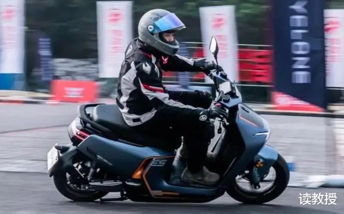 中国电动摩托车“销量冠军”：超过绿源、台铃、新日，一年卖出93万辆