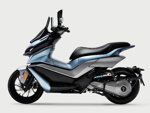 茵未Real 5T Pro版 (2022款)电动摩托车整车外观图片